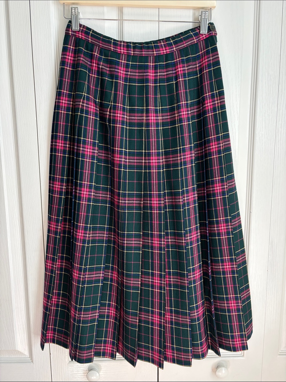 Vintage Pendleton Midi Length Tartan Plaid Pleated  Skirt. Size 10. 100% Wool